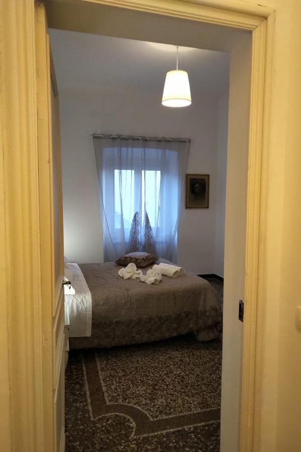 Wow Home 2 - 175 Mq - Posteggio Privato - Davanti Porto Traghetti - Fino A 10 Posti Letto - Balcone Генуя Екстер'єр фото